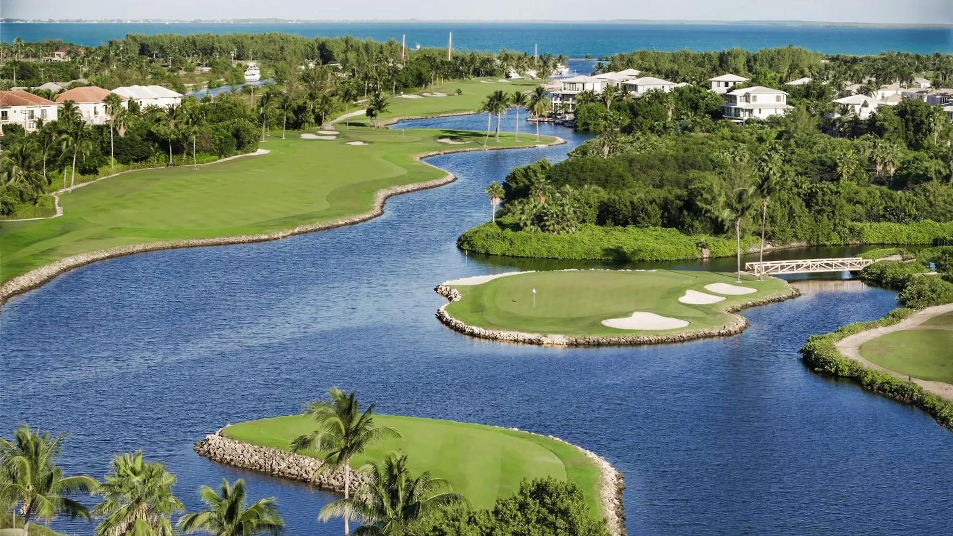 Hotel The Ritz-Carlton, Grand Cayman Dog City Resort
