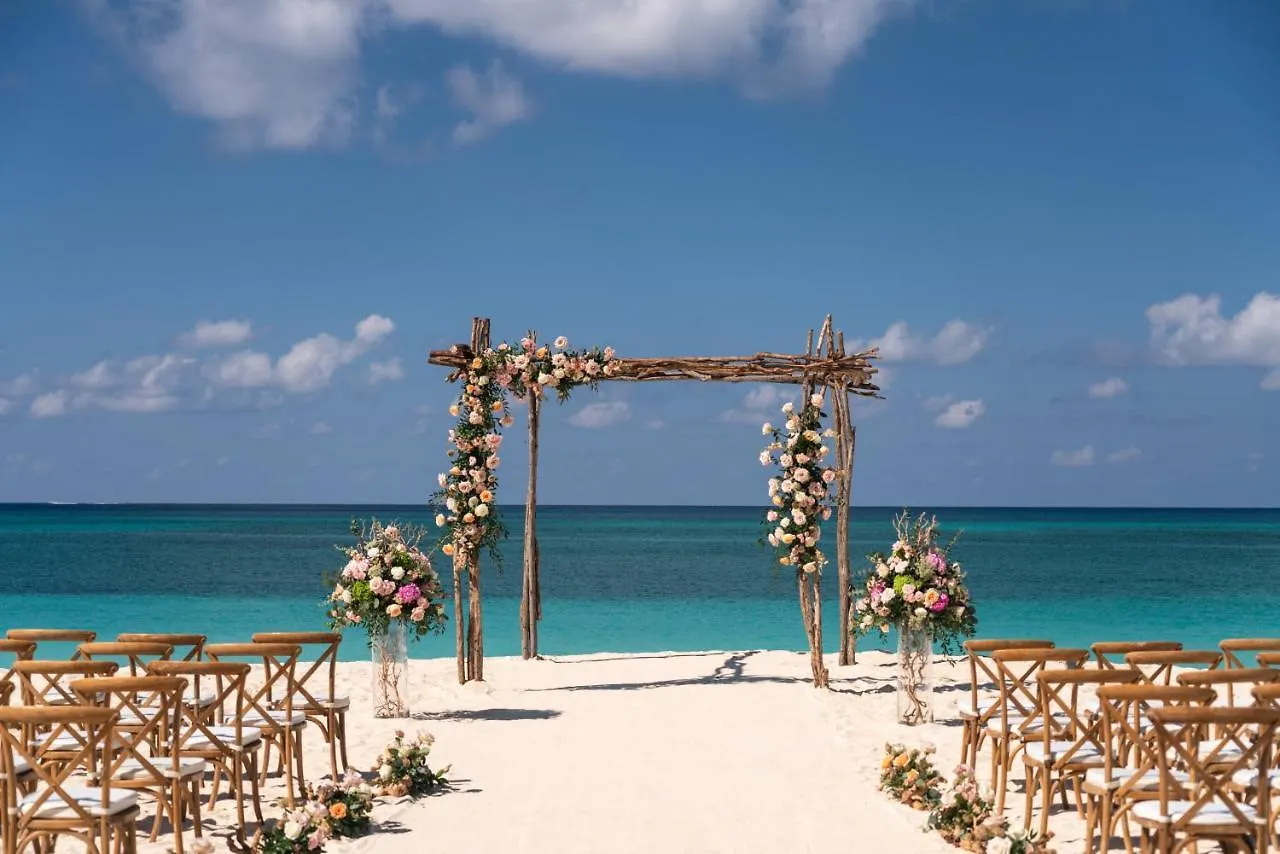 The Ritz-Carlton, Grand Cayman Hotel Seven Mile Beach 5*,  Cayman Islands