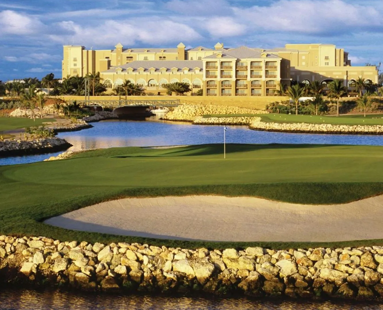 Отель The Ritz-Carlton, Grand Cayman Seven Mile Beach Курортный комплекс
