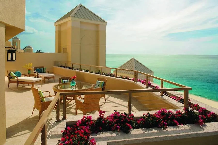 Hotel The Ritz-Carlton, Grand Cayman Dog City Resort